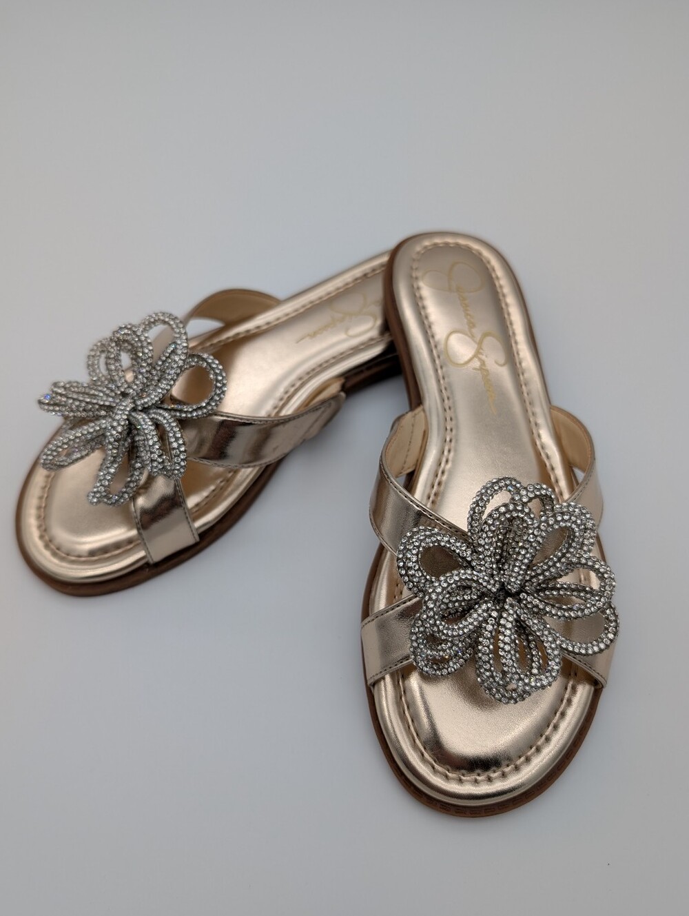 Jessica Simpson Fordin Metallic Gold Rhinestone Flower Sandals Flip Flop 7M
